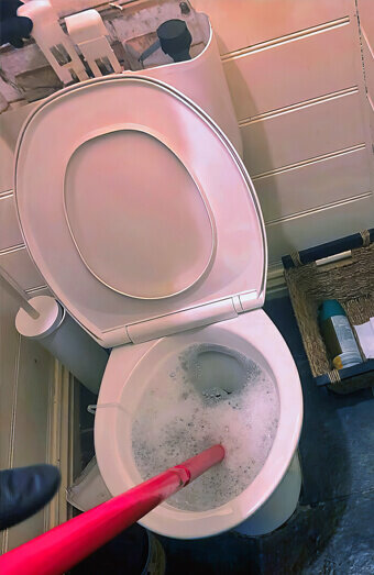 https://blockeddrainsbelmont.com.au/uploads/2025/07/blocked-toilet-74011.jpg